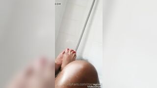 Solo instagram ebony rea fit bathing sexy feet and toes