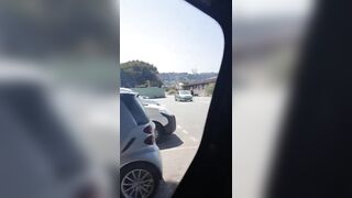 Il se fait sucer par une pute dans sa voiture