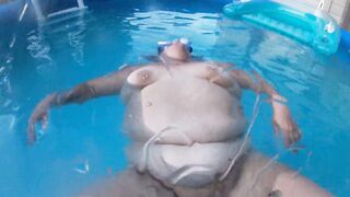 getting fucked in the pool and giving blowjob in pool