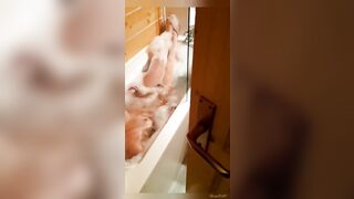 Magnifique MILF Française Qui Se Fait Jouir Rapidement Dans Son Bain Sur Snap!