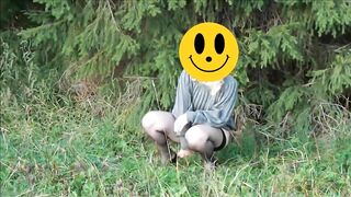 Piss in nature 18-Balls in pussy