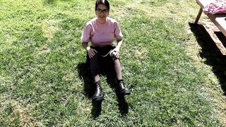 Flashing my pussy in a park, and masturbating to orgasm in public!!