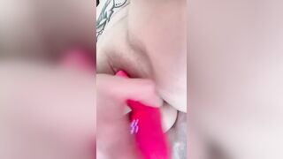 Milf makes herself squirt