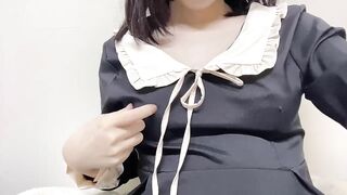 JP girl in cute outfit masturbates