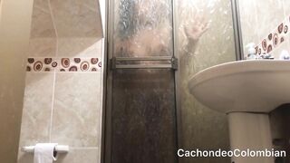 PAREJA AMATEUR TIENE SEXO CALIENTE EN LA DUCHA