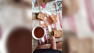 Porno colazione - contadino in stivali sborra su toast