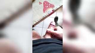 Porno colazione - contadino in stivali sborra su toast