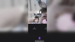 Korean Twitch Streamer Likes her Viewers Jerking off to her Feet