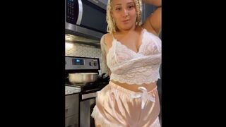 Bubble Butt Maid Latina