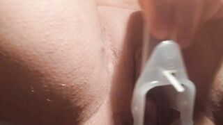 Speculum in pussy and show cervix close up