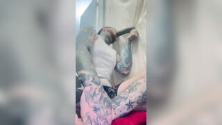 Tatted twink slurps bbc