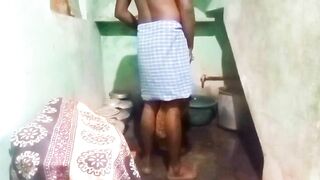 Priyanka aunty bathroom sex in home