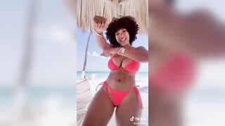 Morena Dominicana Bailando En TikTok