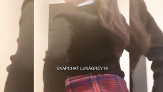 COLLEGE BABE SHOW HOW TO RUB HER PUSSY WELL ON SNAPCHAT