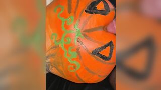 BOYFRIEND PAINTS A PUMPKIN ON MY BIG WHITE ASS AND THEN SMASHES IT ????????