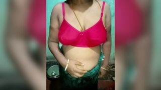 Indian aunty boobs show