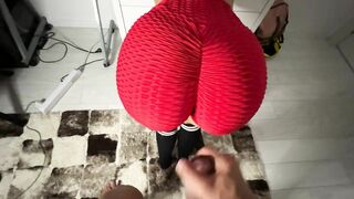 Fitness model looking for a sports bra / I cum on amazing ass in yoga pants/Candyluxxx