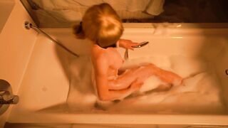 Naughty bathtime - Squriting and wet pussy play in the bathtub