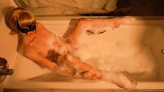 Naughty bathtime - Squriting and wet pussy play in the bathtub