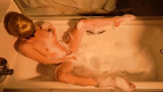 Naughty bathtime - Squriting and wet pussy play in the bathtub