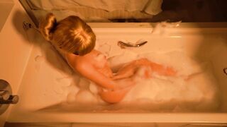 Naughty bathtime - Squriting and wet pussy play in the bathtub