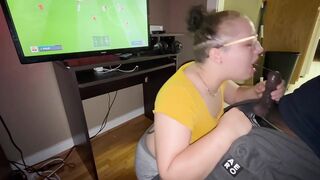 Watch her take my soul playing fifa ????