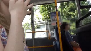 Süßes Teenymädchen fängt im BUS an meinen Schwanz zu lutschen