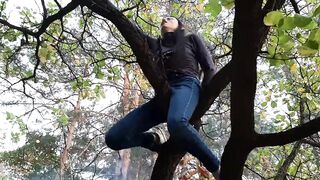 Girl climbed a tree to rub her pussy on it - Lesbian-illusion