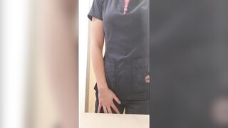 Lady DTF finger fucks herself at work