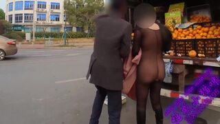 【Sexy Lingerie】Wear sexy lingerie and go to the roadside to buy fruit