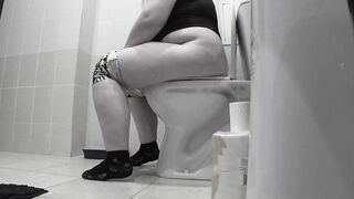 Pissing mature bbw MILF.