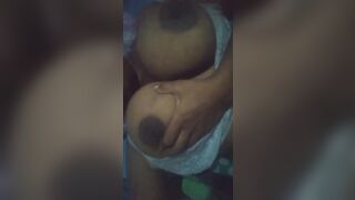 Teen Sri lankan actrees show her boobs