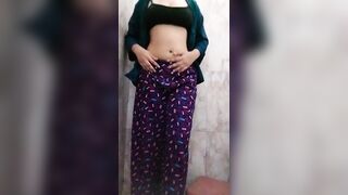 Aapni biwi ko hot yoga krte hue dekha aur sexy maal bana diya