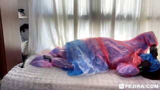 Fejira com Multi-layer plastic raincoat wrapping and bundling