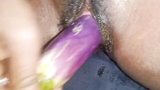 Neetu bhabhi fucking itself with Brinjal