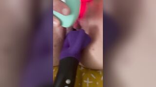 Dildo Vibrator in pussy and womanizer on my Clit to cum