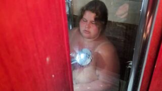 Massive cumshot for a tanned chubby hottie in the shower