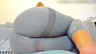 Big Bubble Butt In A Yoga Pants