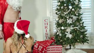 Scarlet giving to her friend a christmas Blowjob