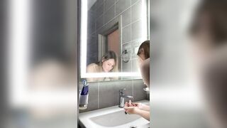 Morning Masturbation of a Hot Beauty in the Shower