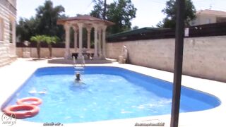 Blowjob am Pool - Poolboy mit großem Schwanz fickt deutsche Blondine - Amelie Lei, Facial