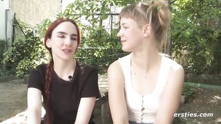 Ersties - Heiße Fußspiele und Paddel-Action mit Ida und Claudia M