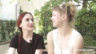 Ersties - Heiße Fußspiele und Paddel-Action mit Ida und Claudia M