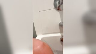 Solo girl with perky tits cums in bath from shower head