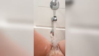 Solo girl with perky tits cums in bath from shower head