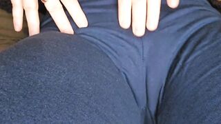 blue youga pants after work out, my cameltoe is rubbed